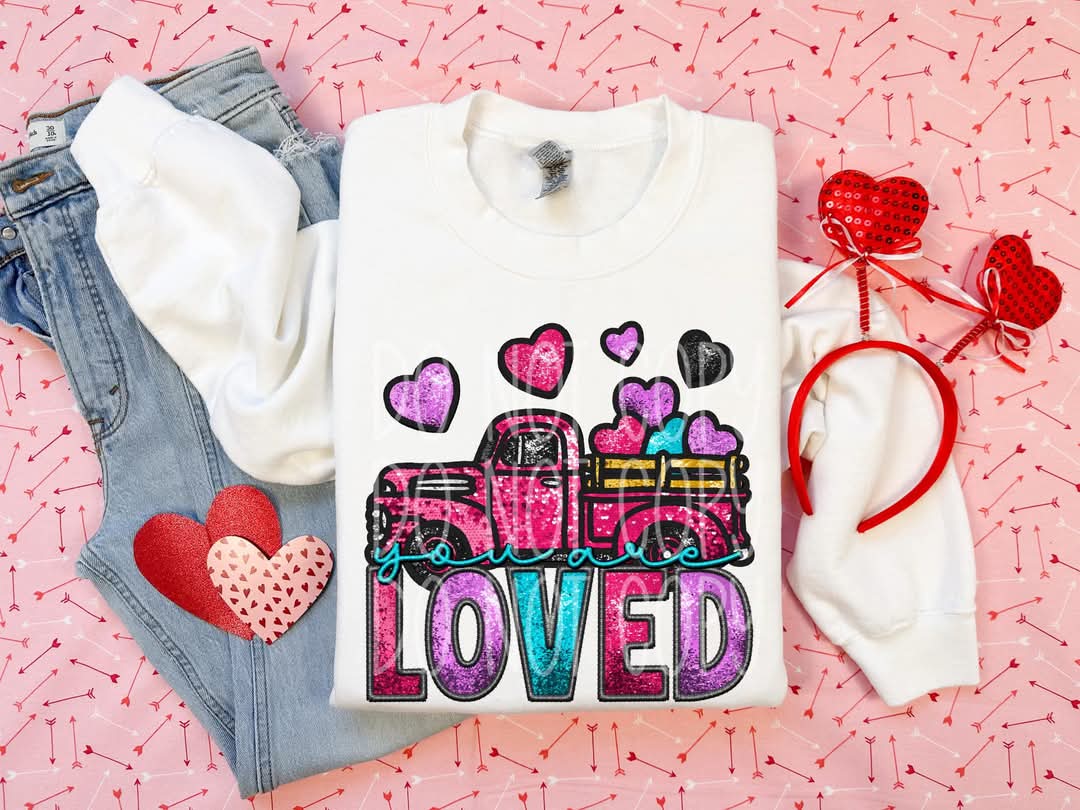 Loved Truck Pink Purple Hearts Gildan Unisex Heavy Blend™ Crewneck Sweatshirt White