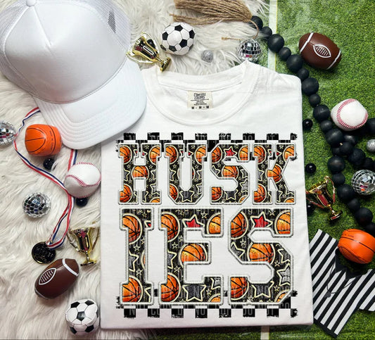 Huskies Basketball Font Comfort Colors Unisex Garment-Dyed Heavyweight T-Shirt White